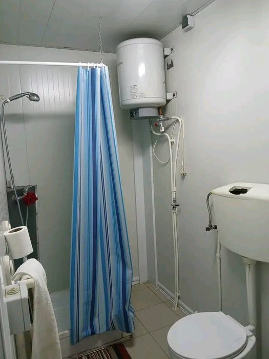 Contentor,com WC ,em bom estado