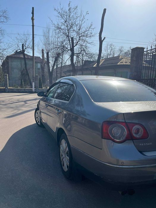 Volkswagen Passat B6 2006 2.0 FSI MT