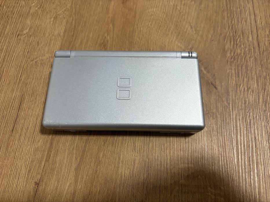 Nintendo DS Lite Srebrna + Akcesoria