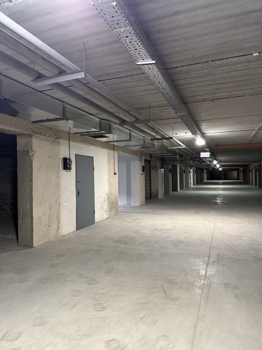 Продам гаражний бокс в центрі міста! -1 поверх