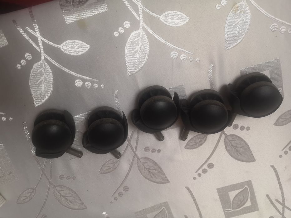 Kółka do fotela obrotowego