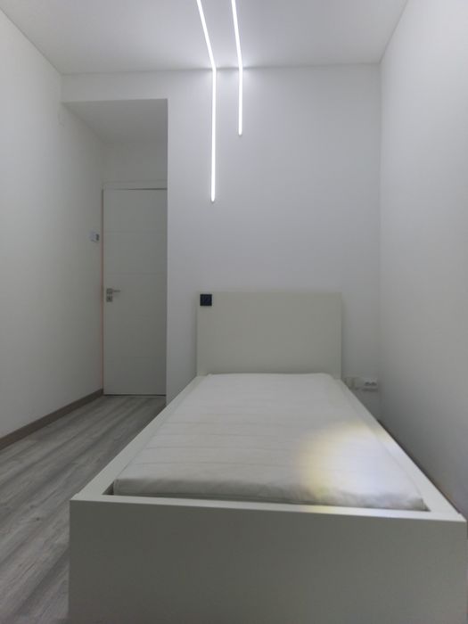 Alugo quarto individual.