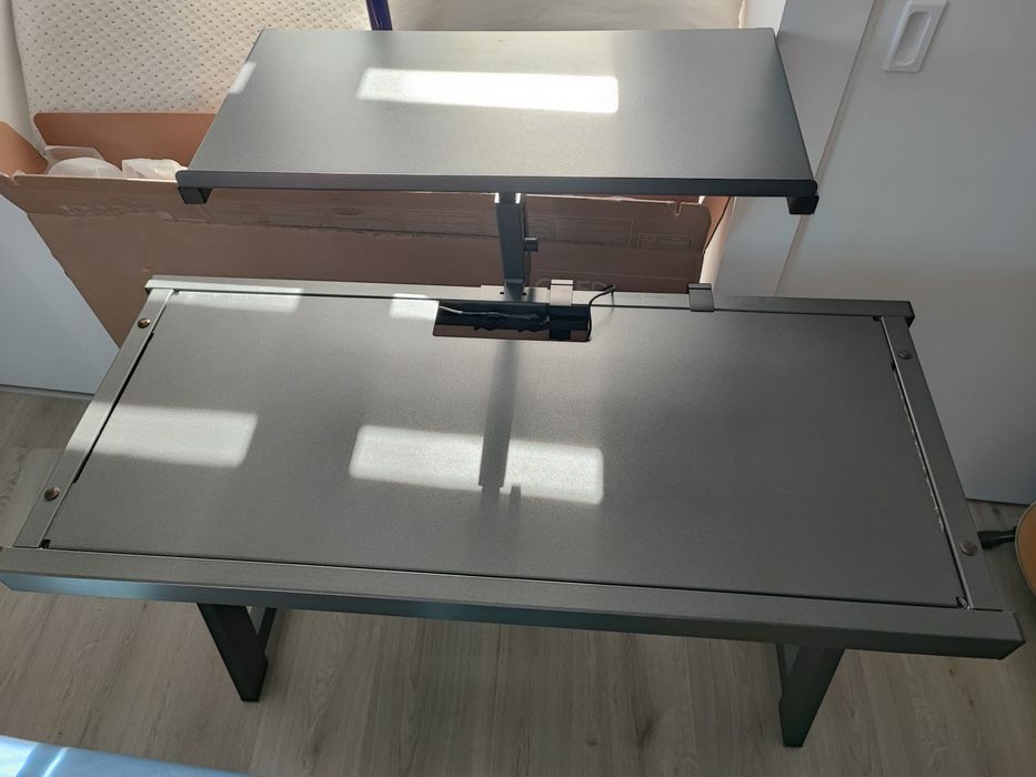 Secretária de estúdio em metall com LEDs