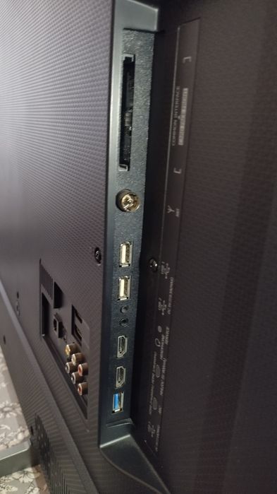 Продам смарт ТВ  Hisense    б.у. диагональ 65 самовывоз из Харькова