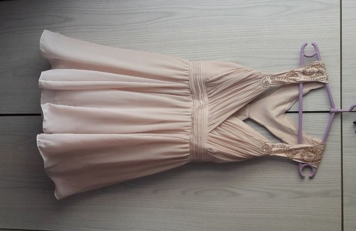 Pastelowa różowa pudrowa sukienka z cekinami wesele impreza Lipsy