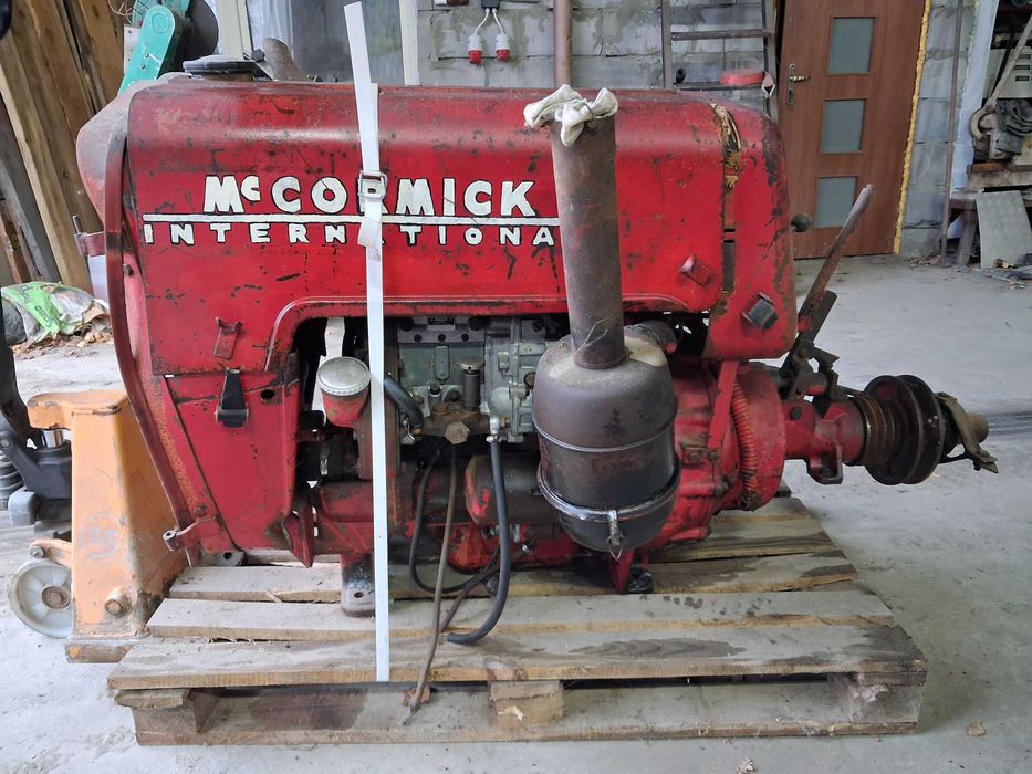 silnik McCormick International 3 cylindry
