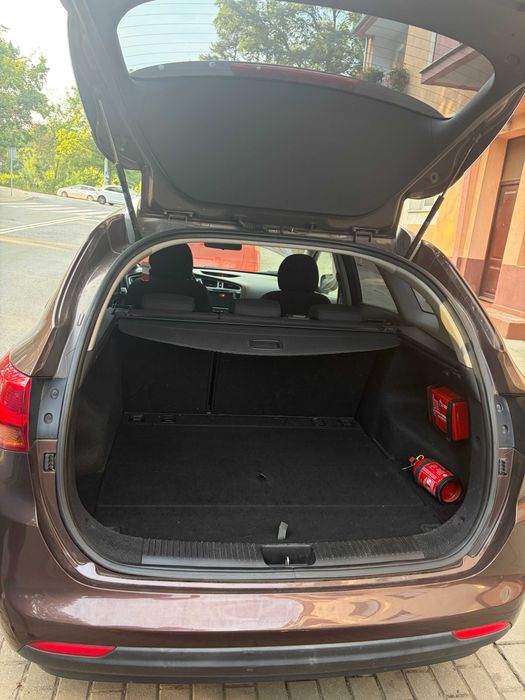 Kia cee’d SW 1.6 CRDi 2014 | 221 tys. km | 2 komplety opon