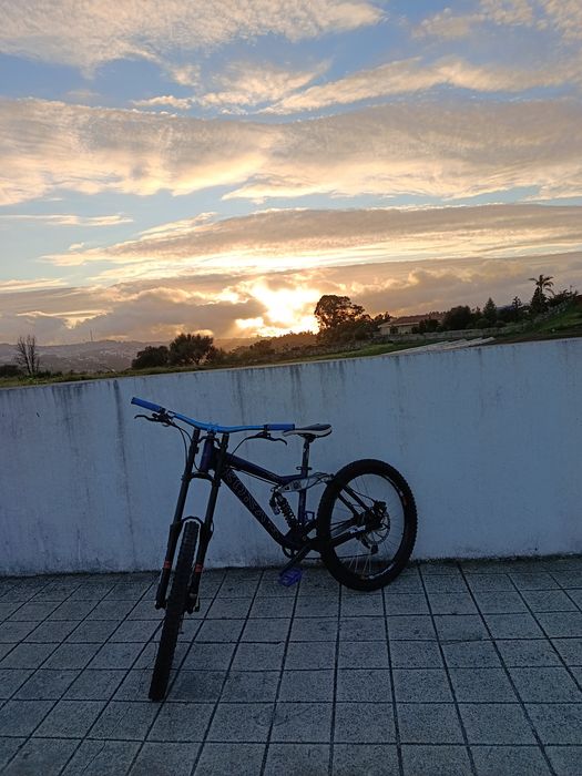 Vendo bicicleta downhill