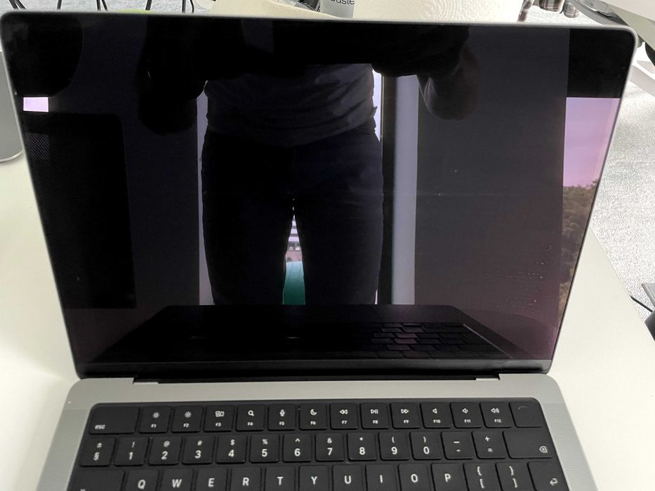 Macbook Pro M2 16 GB