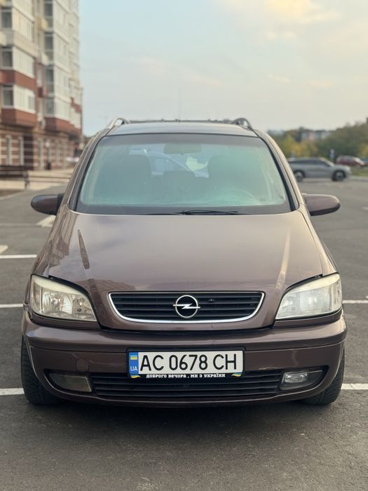 Opel Zafira 2.0D на повному ходу, любий вид переоформлення