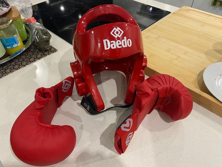 Luvas + capacete Karate