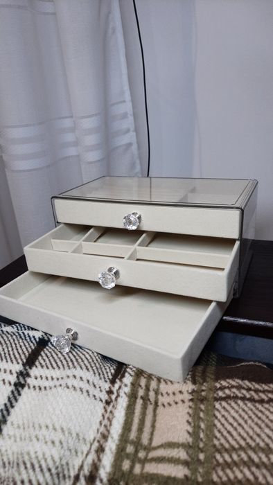 Органайзер для прикрас  (акриловий)