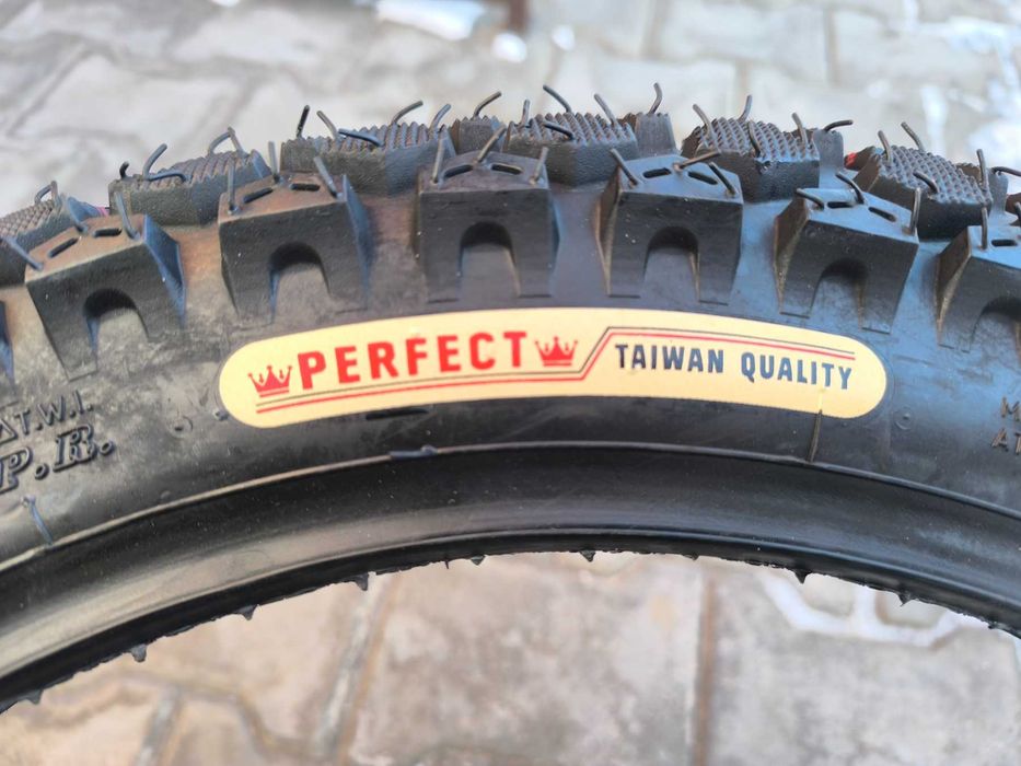 Шина 3.00-18 з камерою Тайвань на Минск шипована