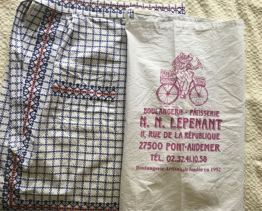 Фартук фирменный/фартук с вышивкой