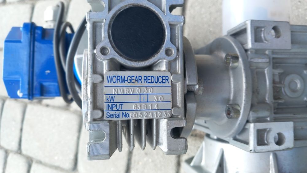 Sprzedam przekładnie z ślimakiem + silnik do pieca defro 20kw