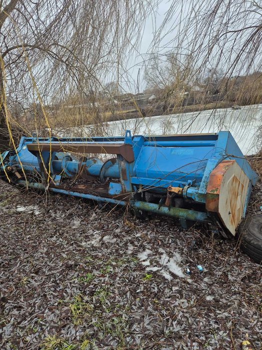 Продам кукурудзяну жатку КМС-6.