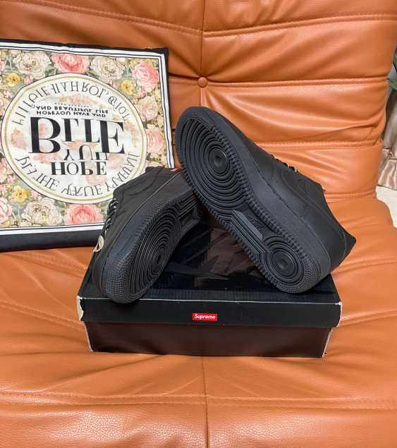 Nike Air Force 1 Low Supreme Black R.38