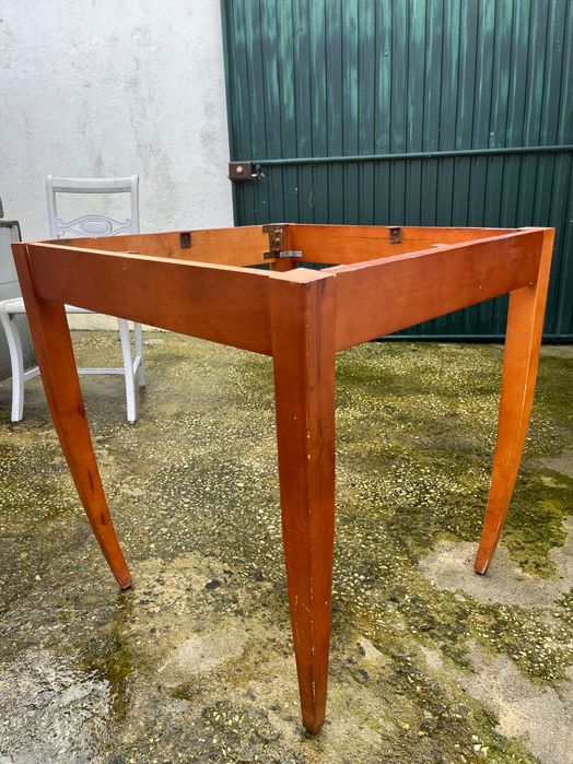 Vendo  170 cadeiras em bom estado, desenho Siza Vieira