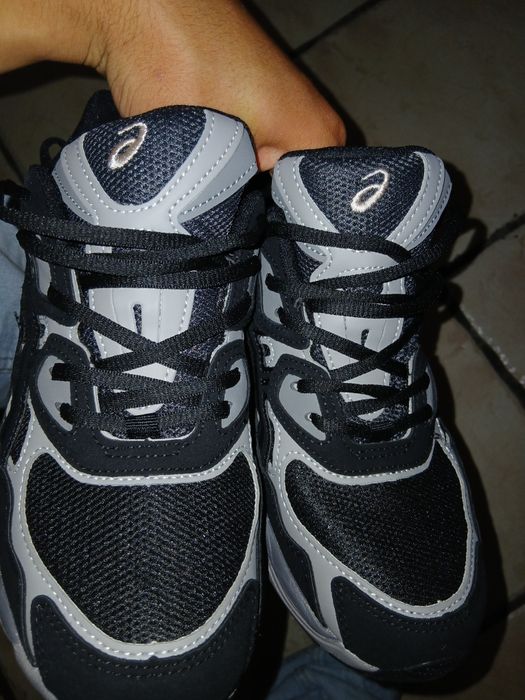 Asics tamanho 42