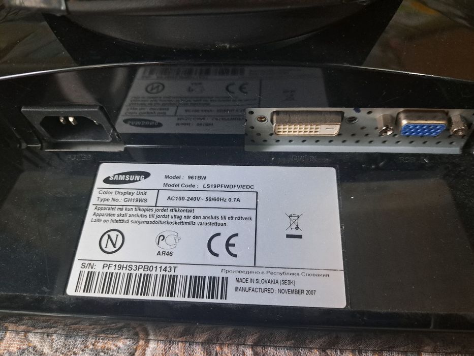 Moнитор Samsung 961BW