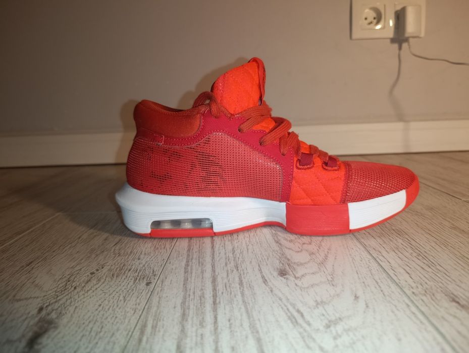 Buty LeBron Witness VIII