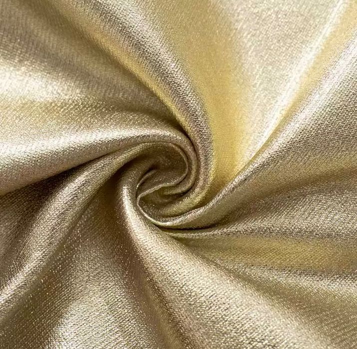 Топ з золотистої еластичної тканини