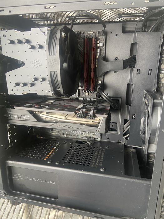 Komputer stacjonarny z monitorem i gratisami