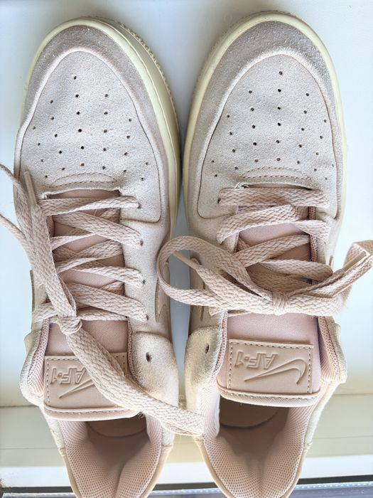 Продам жіночі кросівки nike air
