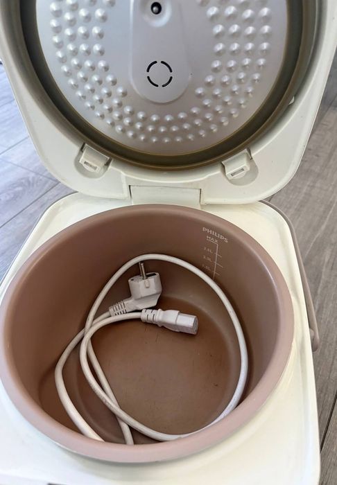 Мультиварка Philips HD4726 в хорошем состоянии