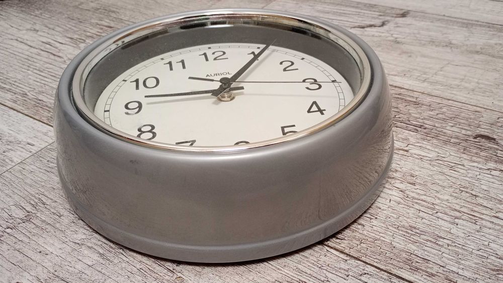 Zegar retro kwarcowy