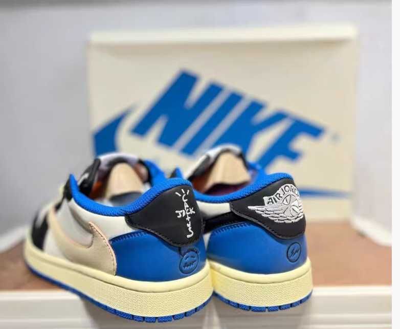 Nike Reverse Swoosh Low-top Triple Collaboration Lightning R.41