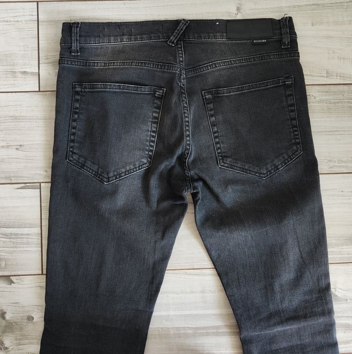 Jeansy Męskie z Przetarciami, Dziurami Religion