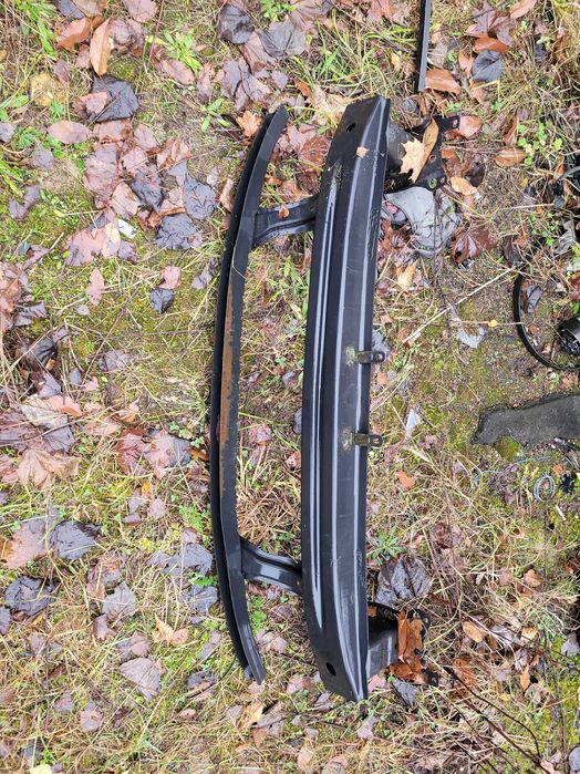 Belka zderzaka przedniego VW Golf V