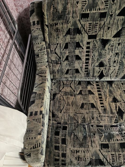 Продам диван б/у.