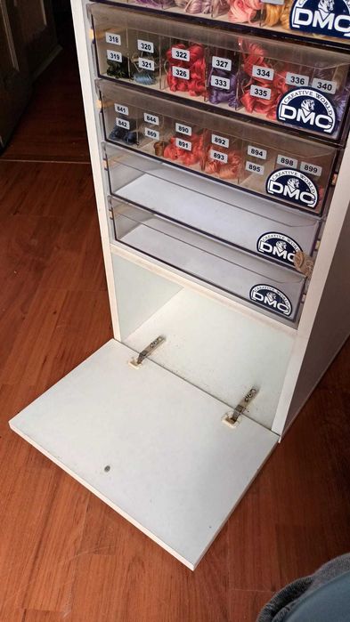 Móvel de loja com gavetas + linhas