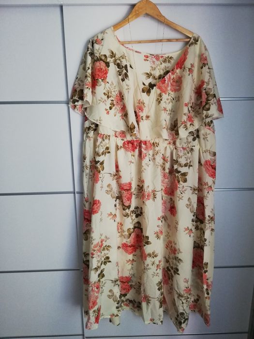 Sukienka długa letnia beżowa kremowa w kwiaty z falbanką plus size