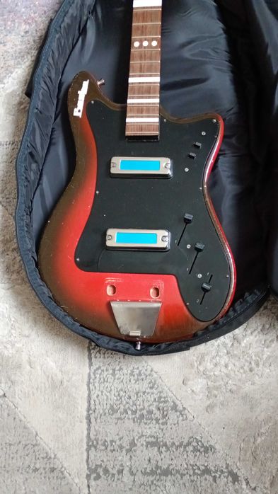 Gitara basowa Boston