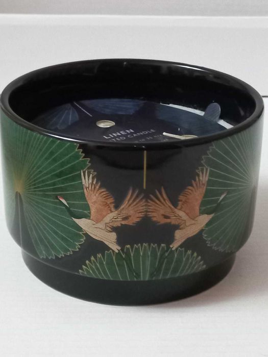 Ароматическая свеча Linen   в керамическом подсвечнике Журавли.Англия.