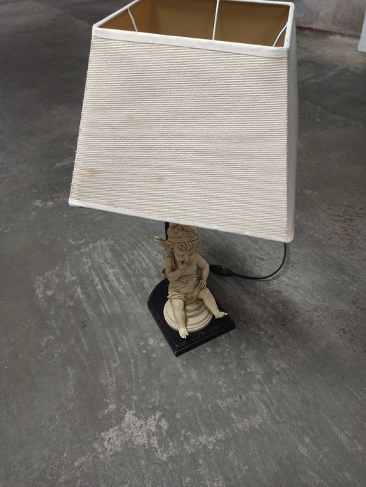 2 Candeeiros de mesa ou cabeceira