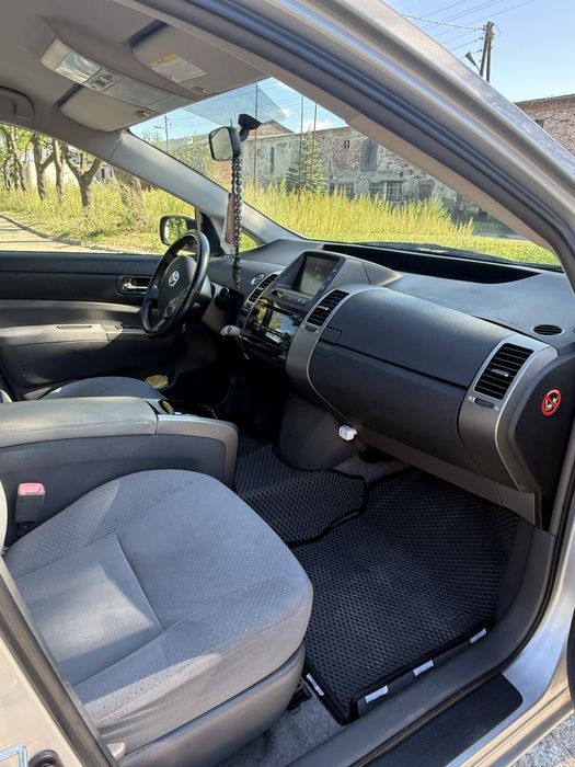 Toyota prius 20.
