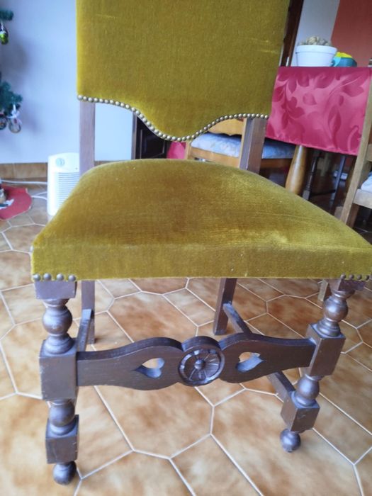 Mesa de sala e cadeiras
