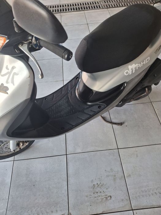 Хонда діо 35 в хорошем состоянии . Заводится со стартера и лапки.