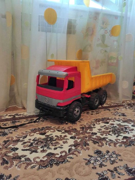 Игрушка самосвал mercedes actros 62 см