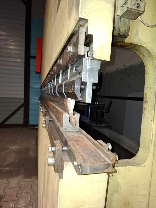 Hydrauliczna praca krawędziowa BEYELER