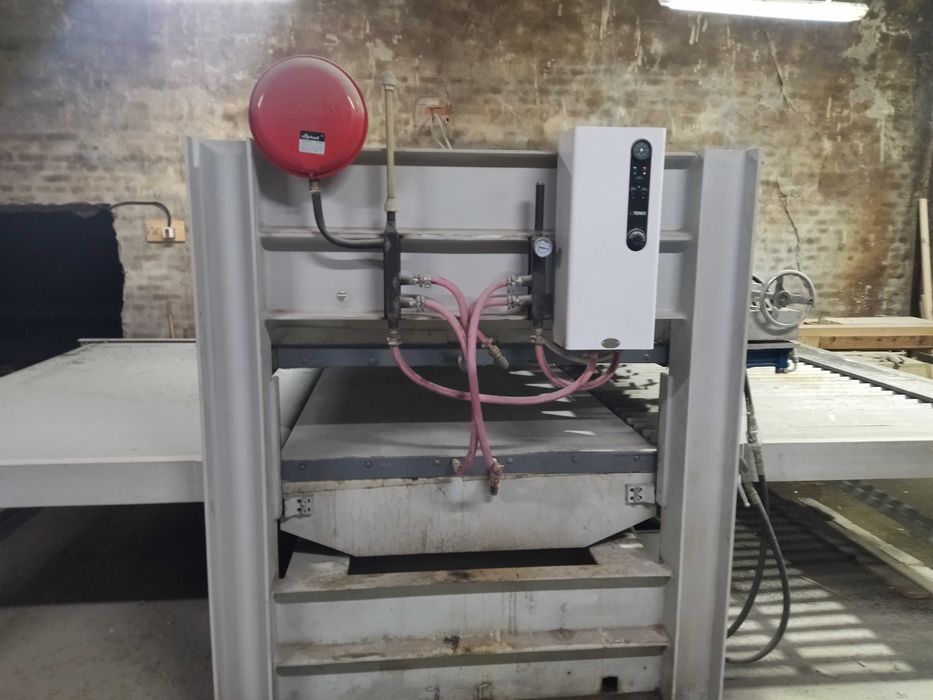 Прес для гарячого склеювання меблевого щита