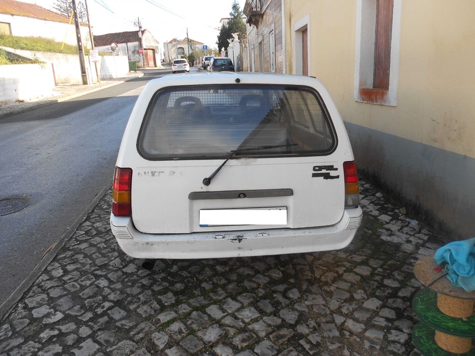 Diversas peças OPEL KADETT E Delvan 1.7D baratas para desocupar