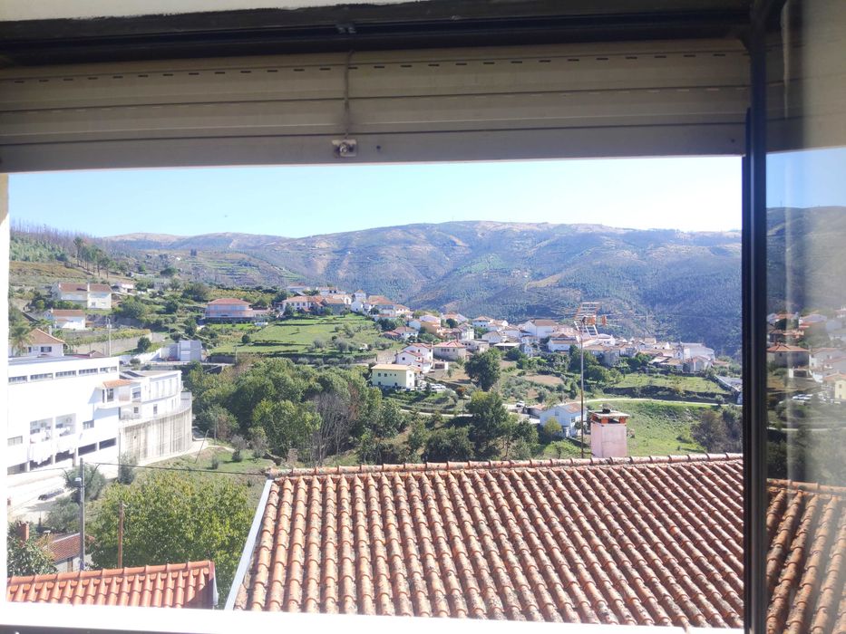 Moradia luminosa e espaçosa em Portela da Cedeira, Côja, com 2 cozinhas, duas casas de banho e vistas deslumbrantes