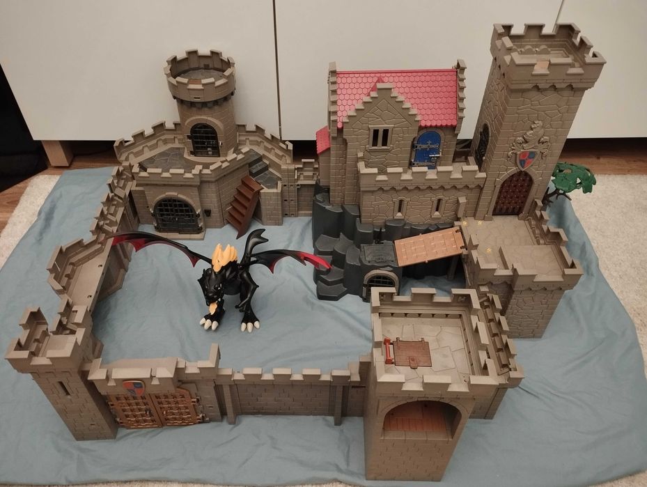 Wielki powiększony zamek rycerski króla herbu lwa 6000 Playmobil