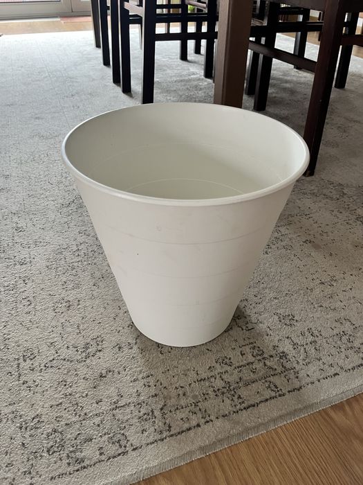 FNISS caixote branco