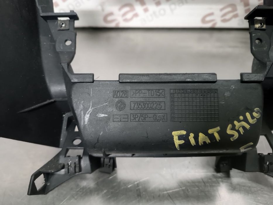 Moldura da Consola Central / Rádio / Aro FIAT STILO - 735300225